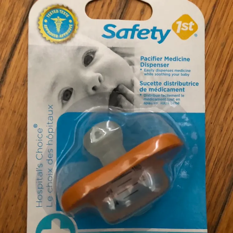 Safety 1st Pacifier Medicine Dispenser For Babies photo 1