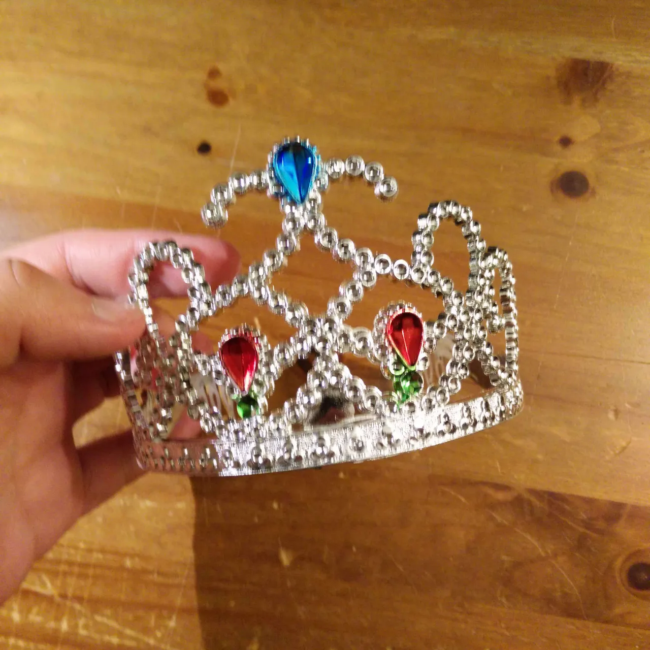 🆓 Plastic Princess Crown photo 1