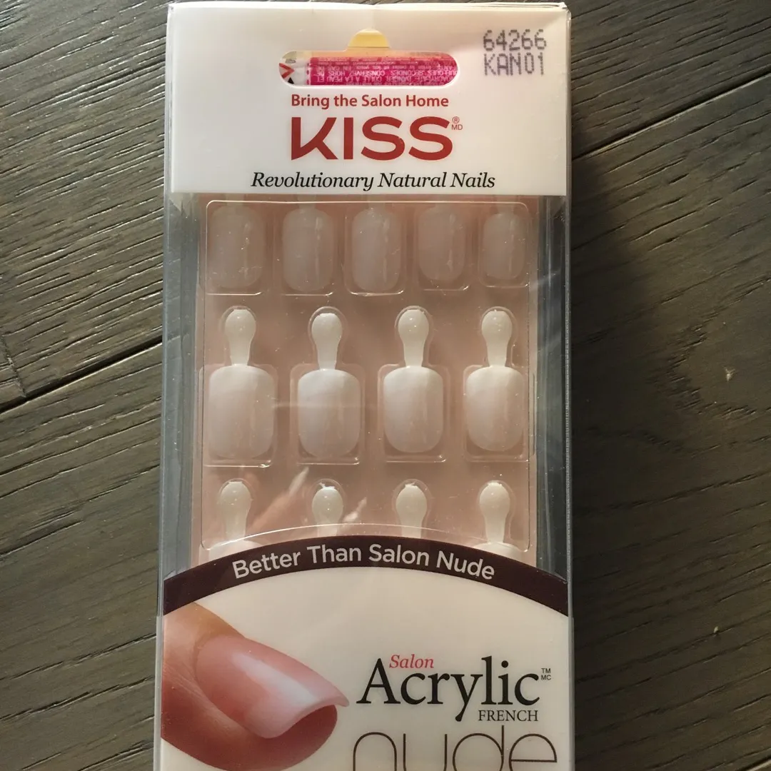 Kiss Nude French Acrylic Fake Nails photo 1