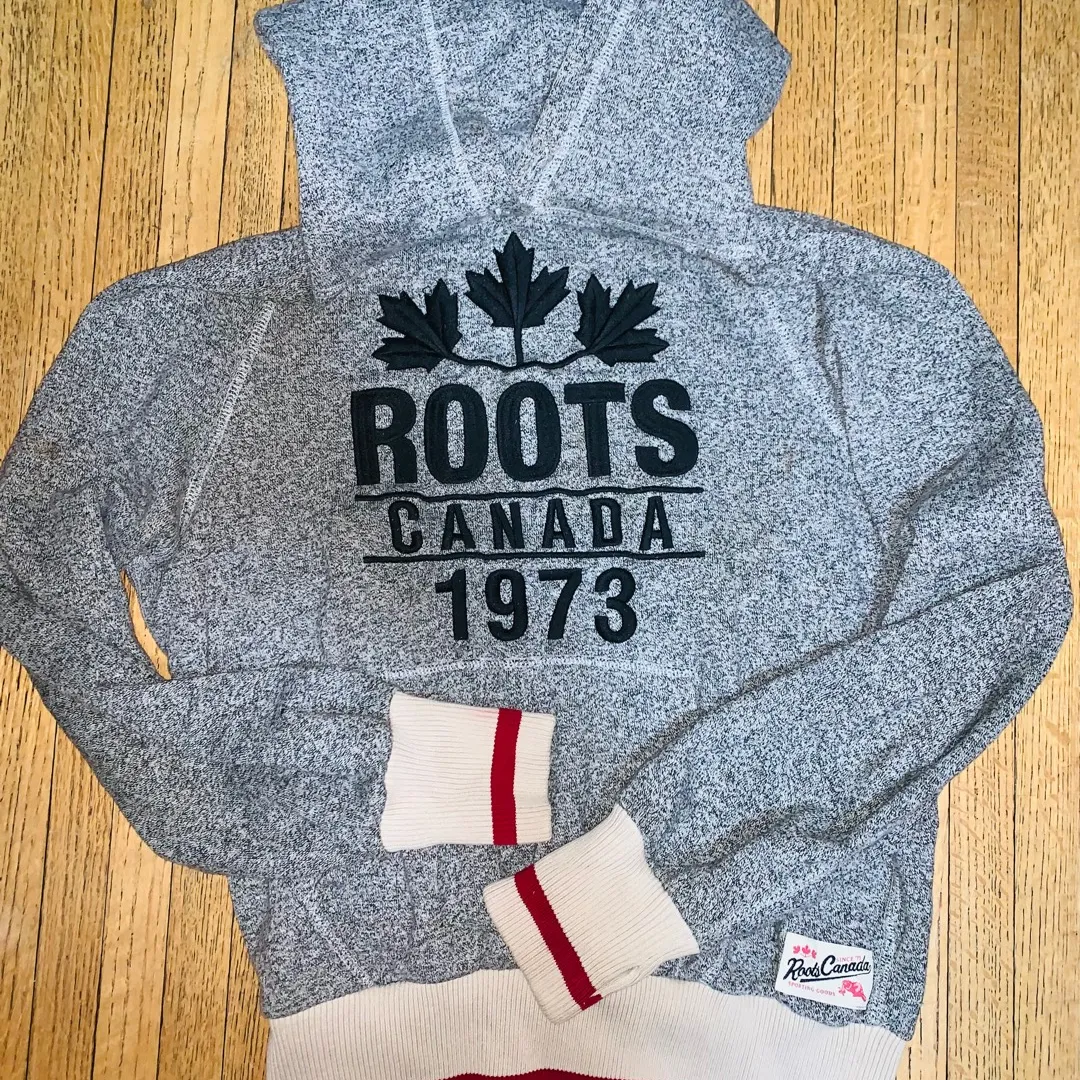 Roots Canada 🇨🇦 Small photo 1