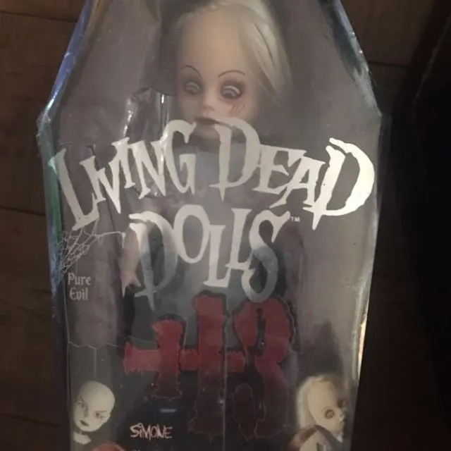 Living Dead Doll photo 1