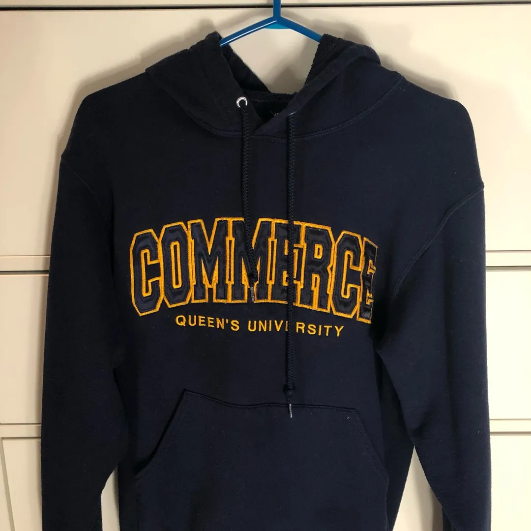 Queens Commerce Sweater Size Small photo 1