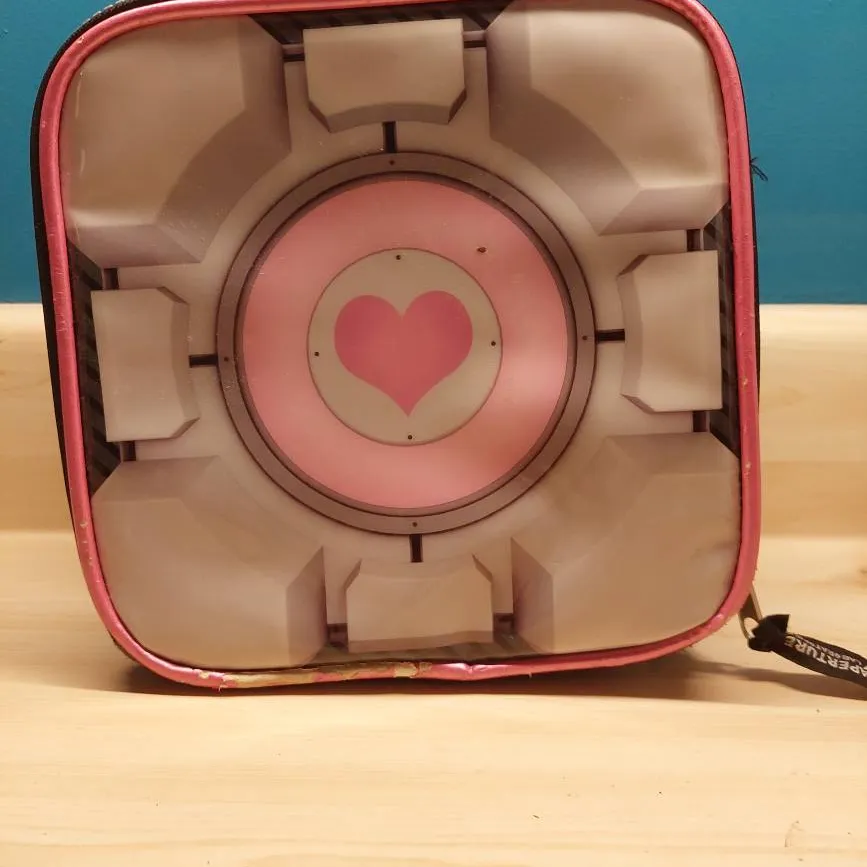 Portal - Companion Cube Insulated Lunchbox photo 1