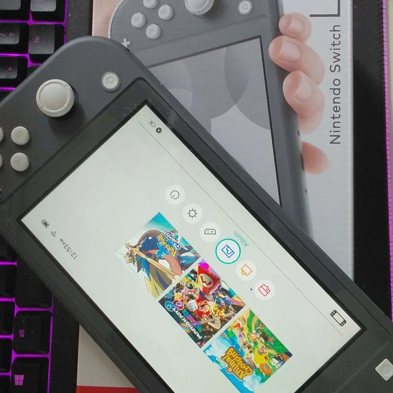 Nintendo Switch Lite + 3 Games photo 3