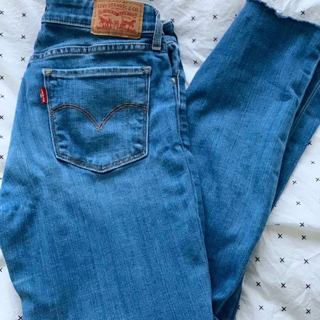Levi’s 711 Soft Skinny Jeans - Size 26 photo 1