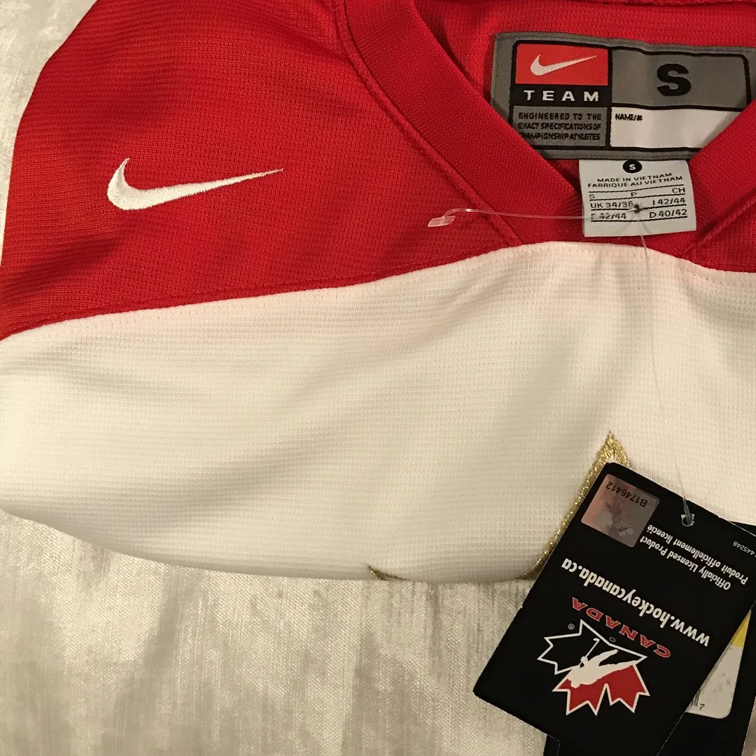 🏒 New With Tags Nike Team Canada Hockey Jersey 🏒 photo 8
