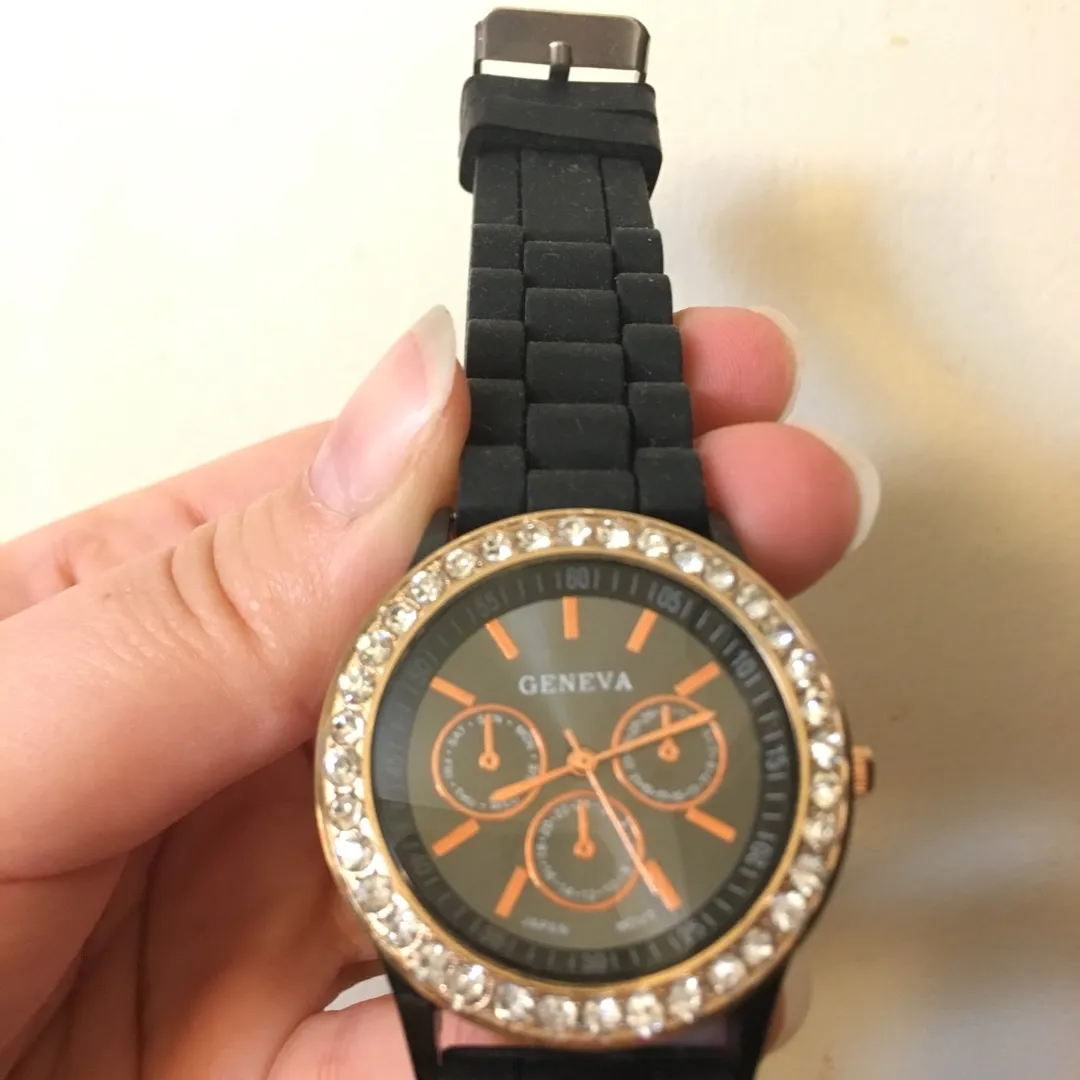 Watch With Silicone Band photo 1