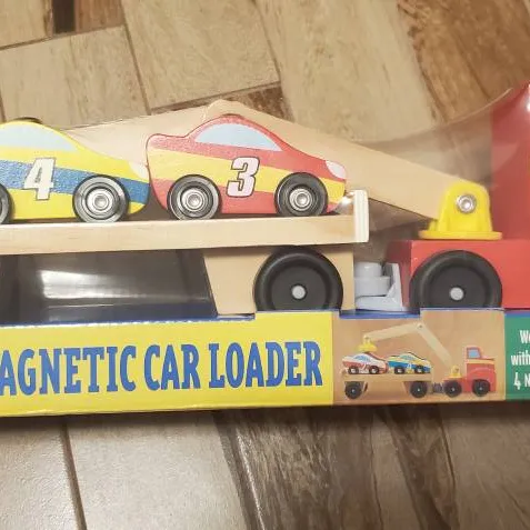 Melissa And Doug Magnetic Car Loader Toy photo 1
