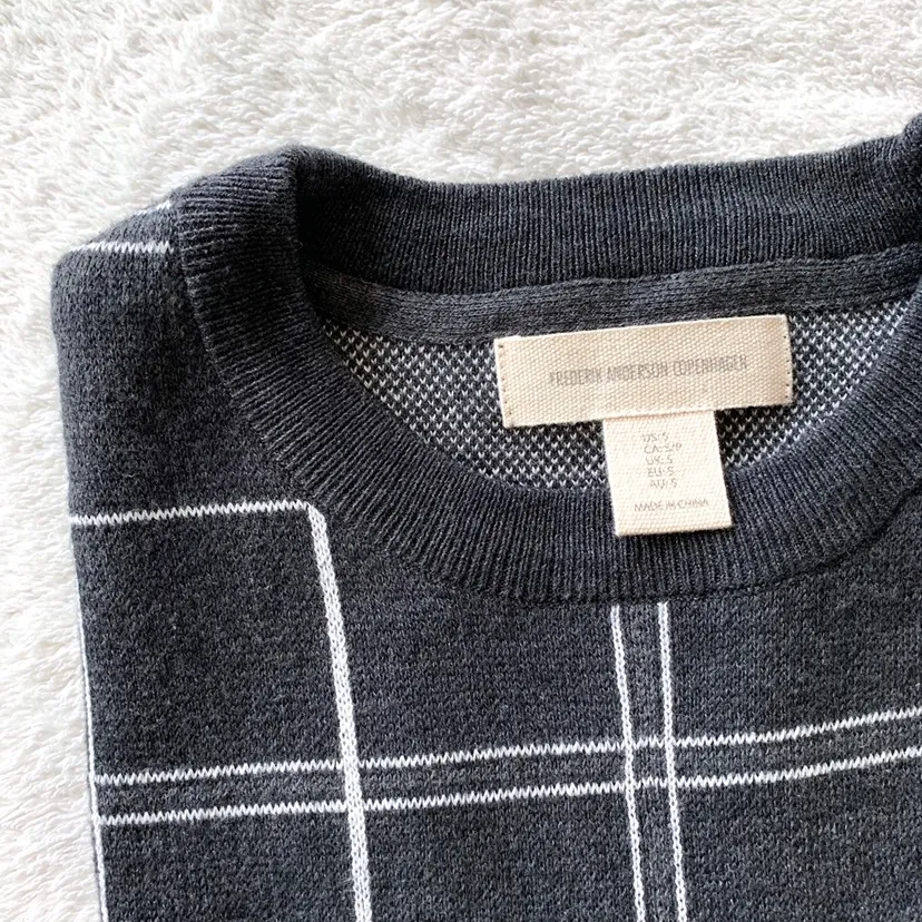 BNWOT Men’s Grid Sweater (S) photo 3