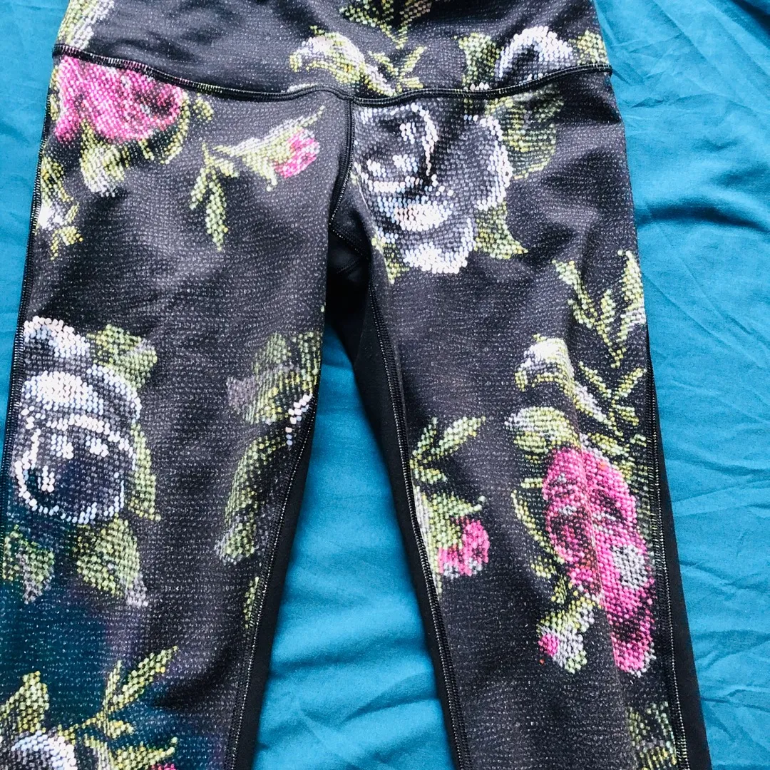 Lululemon Yoga Pants (6/8 Size) photo 3