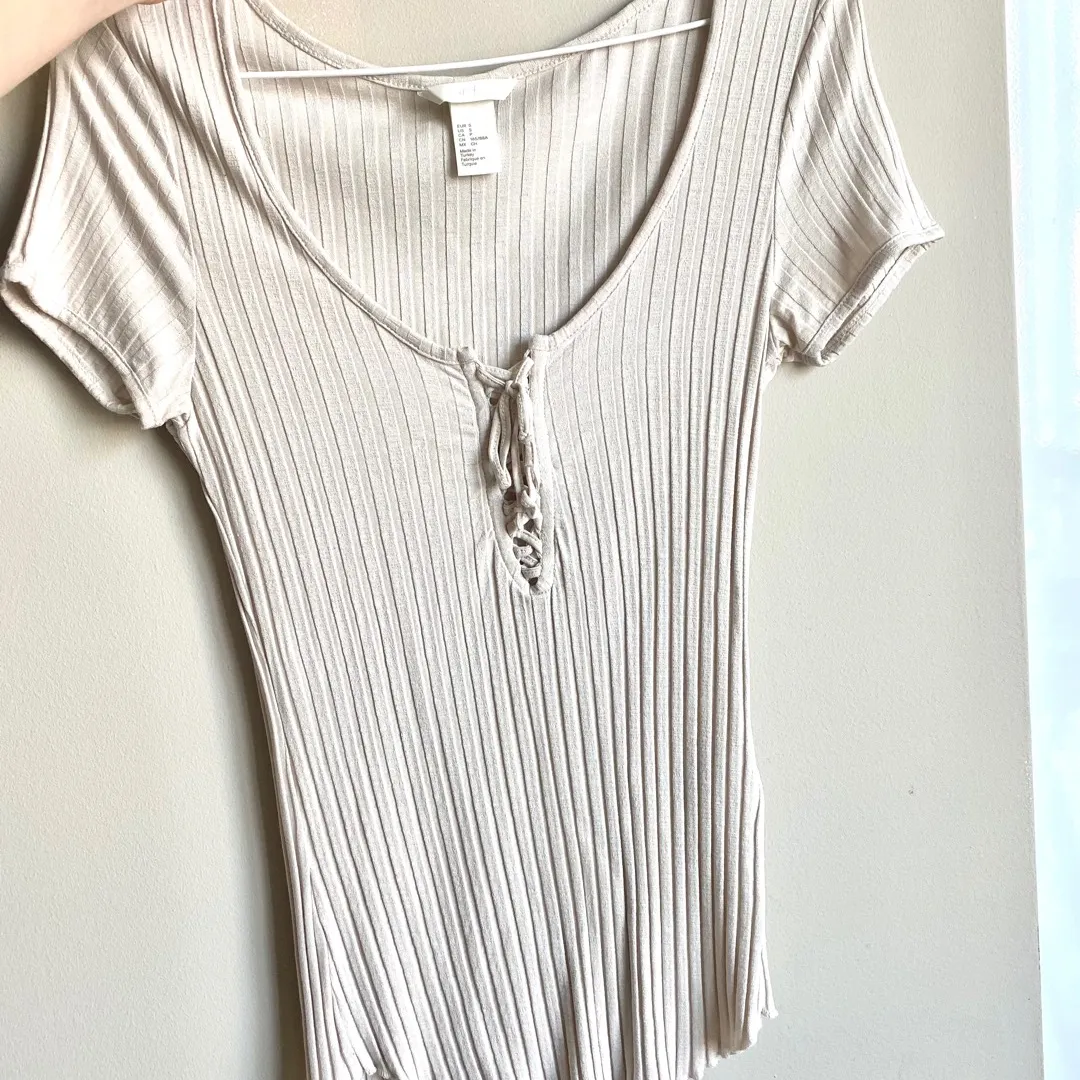 H&M Cream Top Tie-up Front - Size Small photo 1