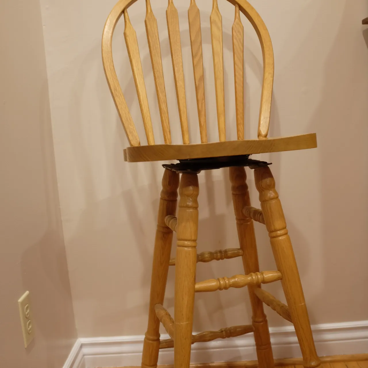 Bar-stool style chair photo 1
