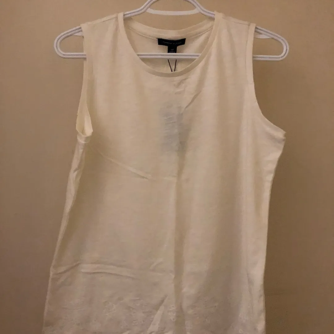 BNWT Tommy Hilfiger White Top photo 1