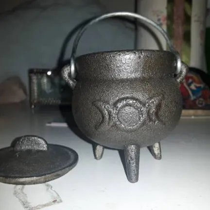 Small cauldron photo 1