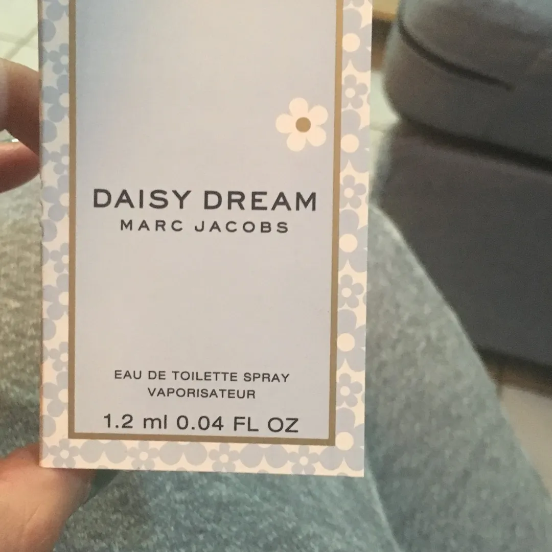 Marc Jacobs Daisy Dream Perfume Sample photo 1