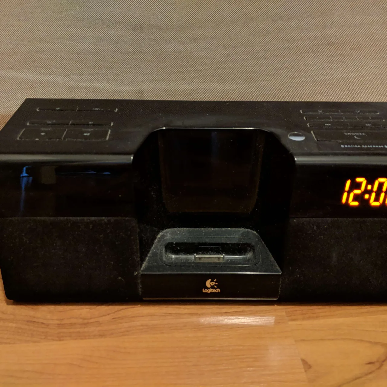 Logitech Alarm Clock / iPod Speaker photo 1