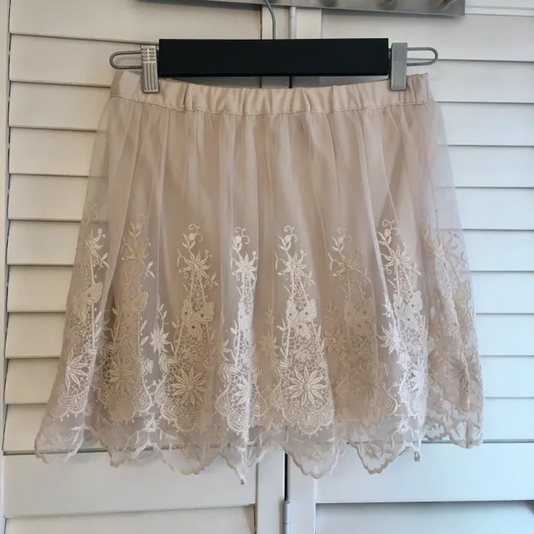 Cream Lace Skirt Size 6 H&M photo 1