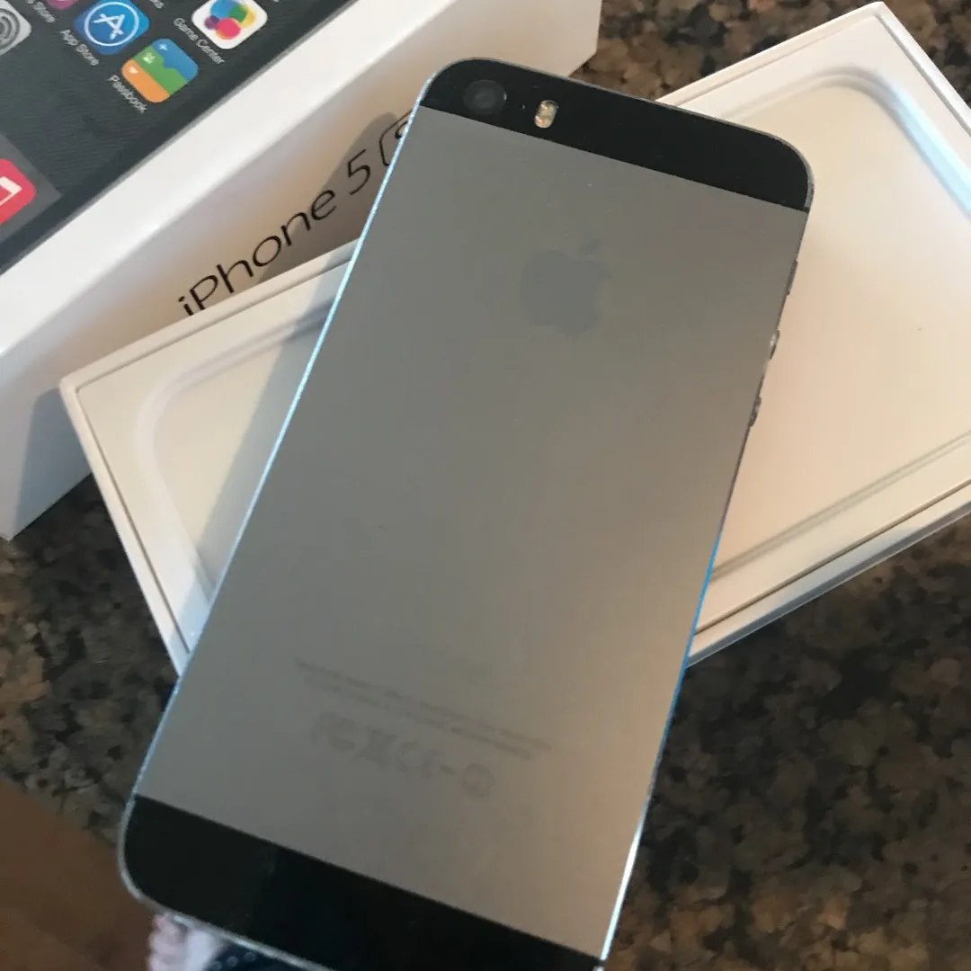 iPhone 5S With Box (Rogers) photo 3