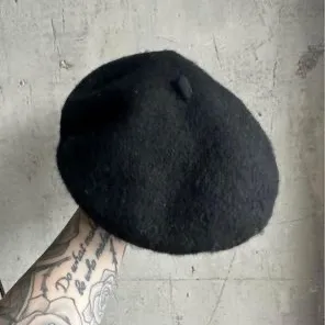 Black beret  photo 1