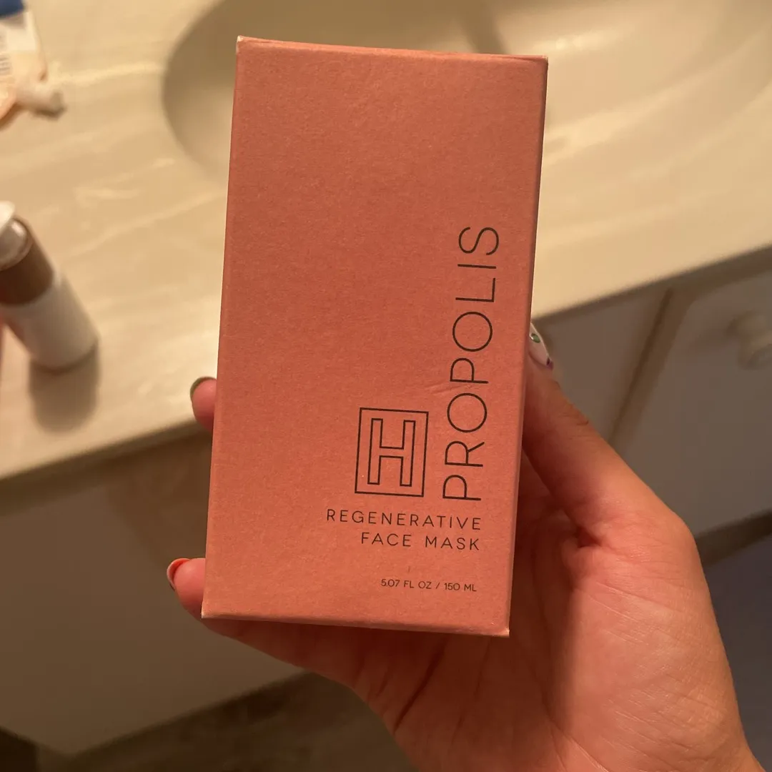 H is for Love Propolis Mask photo 1