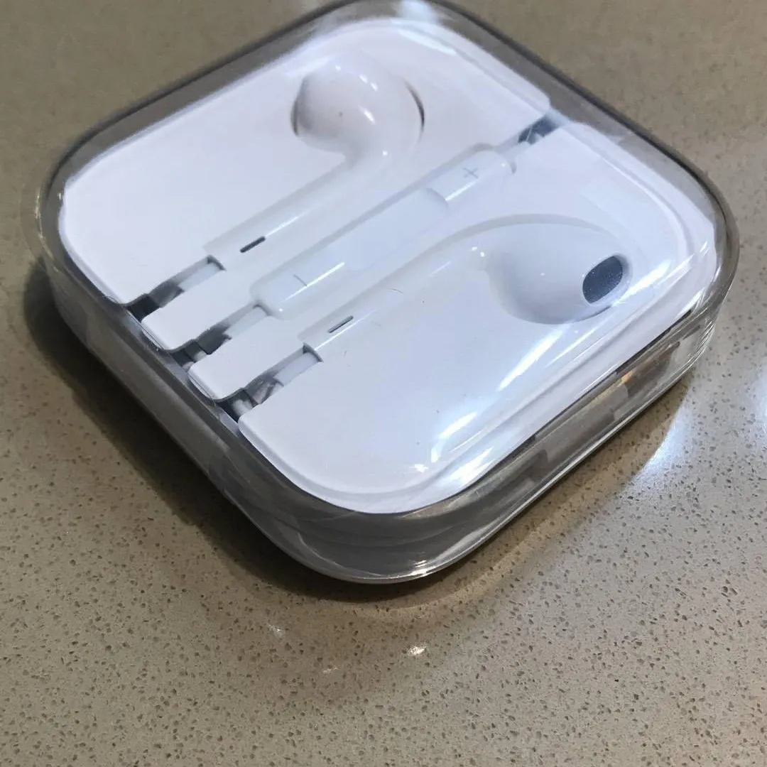 BNIB Apple Earpods (3.5 mm headphone jack) photo 1
