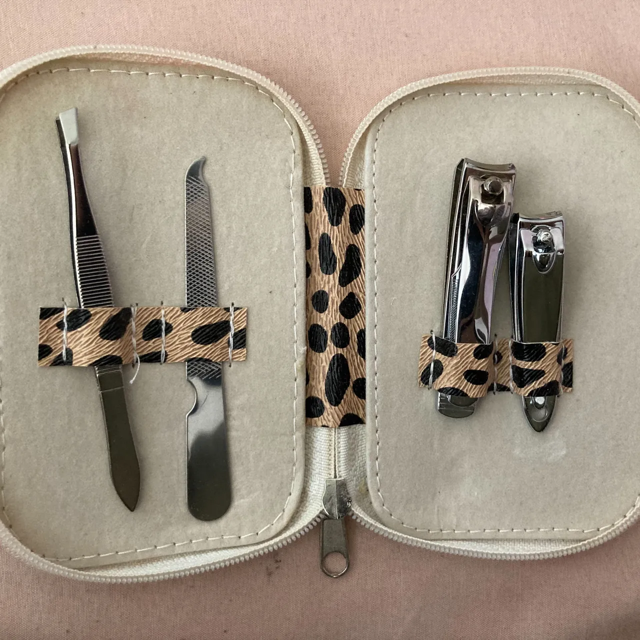 Cheetah pattern manicure kit photo 3