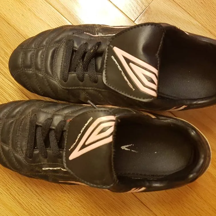 Size 9 Women's Soccer Shoes photo 5