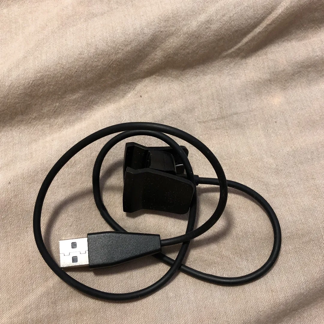 Fitbit Alta HR charger photo 1