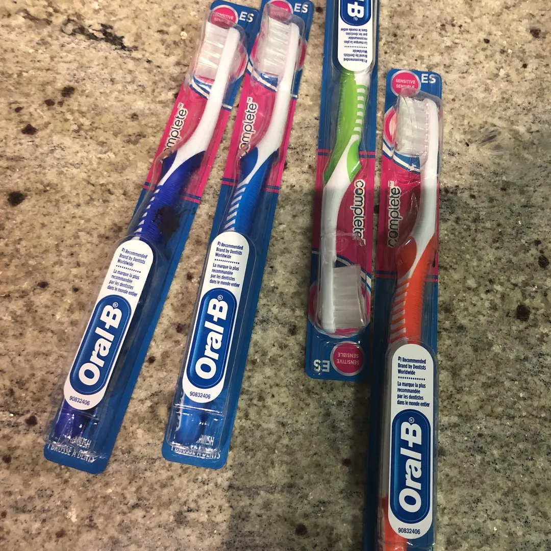 Brand New Tooth Brushes Oral B photo 1