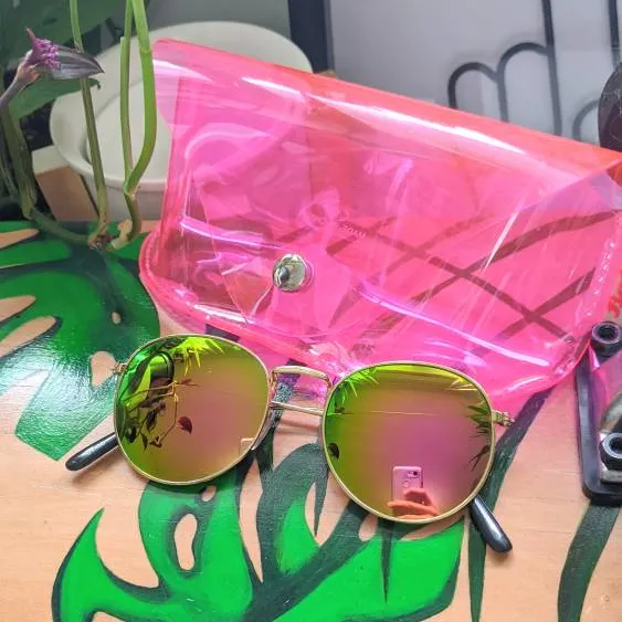 Reflective Green/Pink Sunglasses photo 1