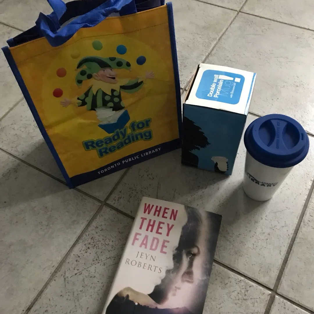 Travel Mug + Bag + Book photo 1