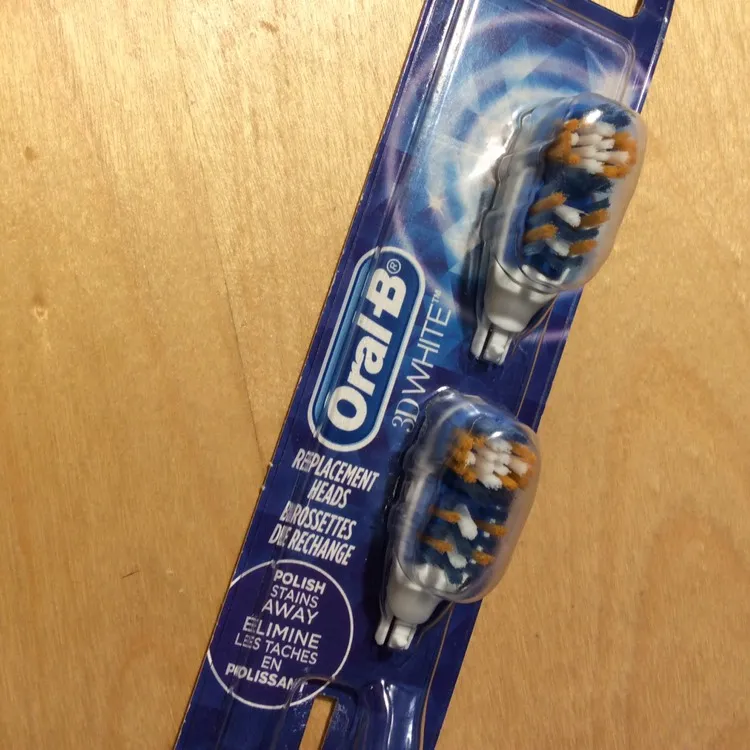 BNIB Oral-B Toothbrush Replacement Heads photo 1