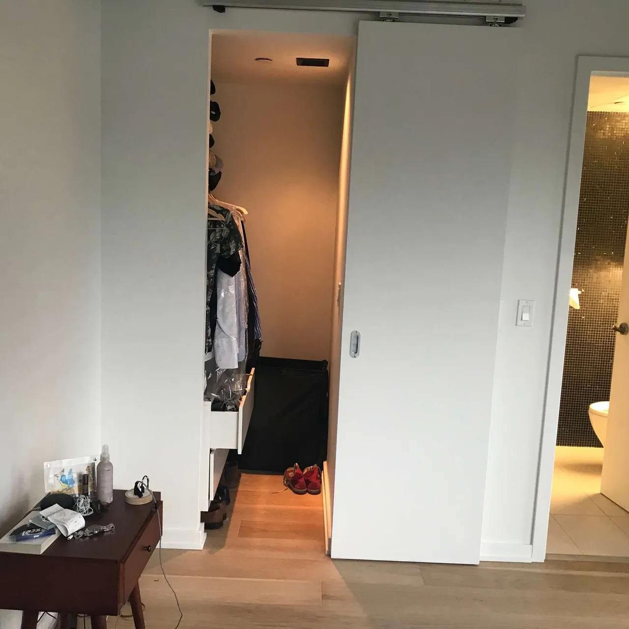 Looking for roommate for Aug 1 2-bedroom condo at King and DVP photo 7
