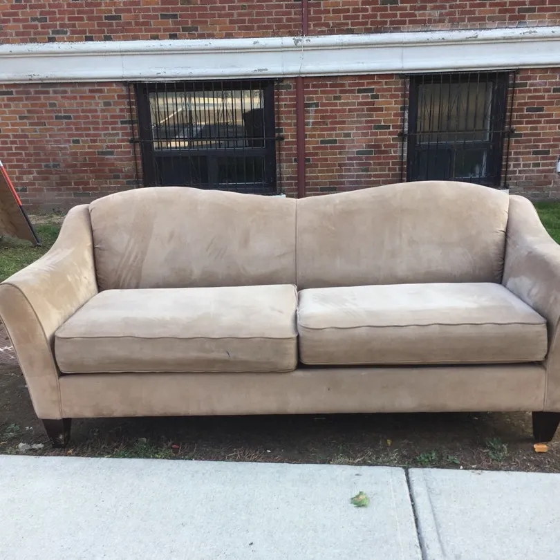 Couch #curb alert Ave Rd & Dupont photo 1