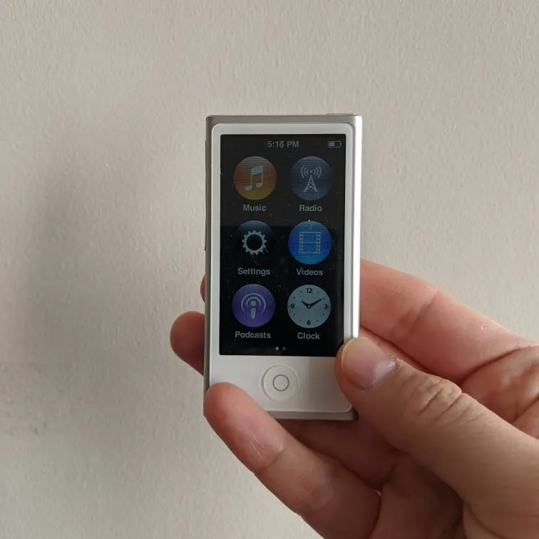 iPod Nano 7th Gen 16GB photo 1