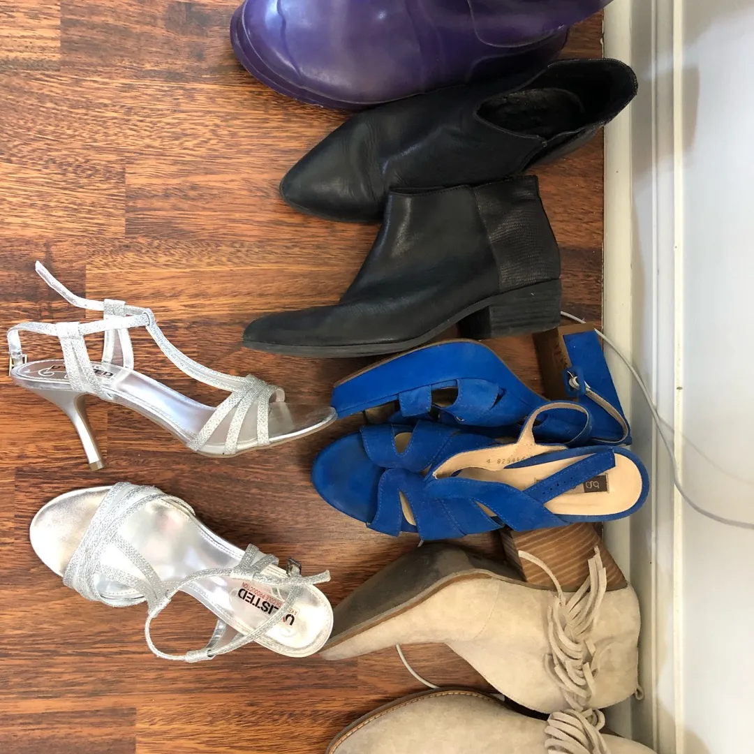 Help I’m Moving! Size 9 Assortment Of Shoes photo 1