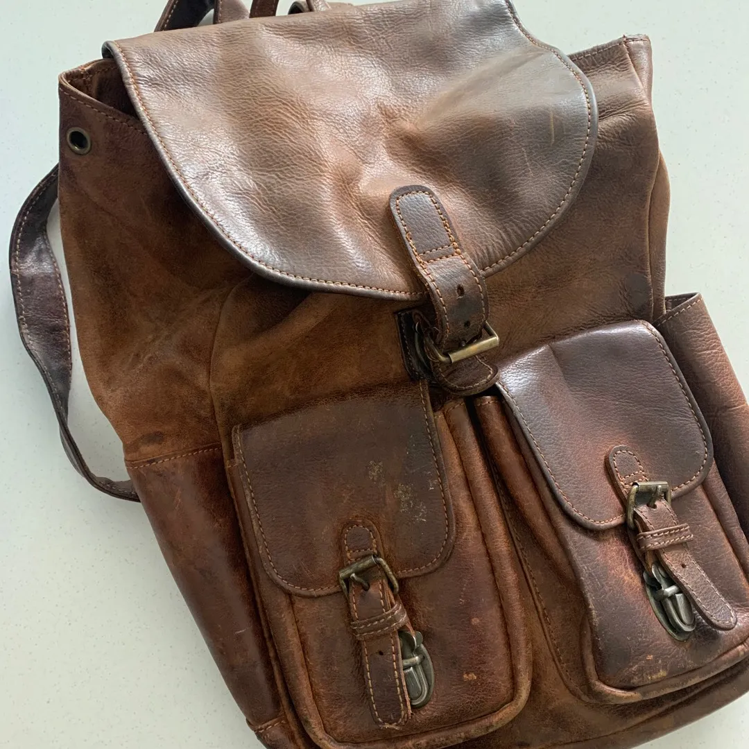 Leather backpack photo 1