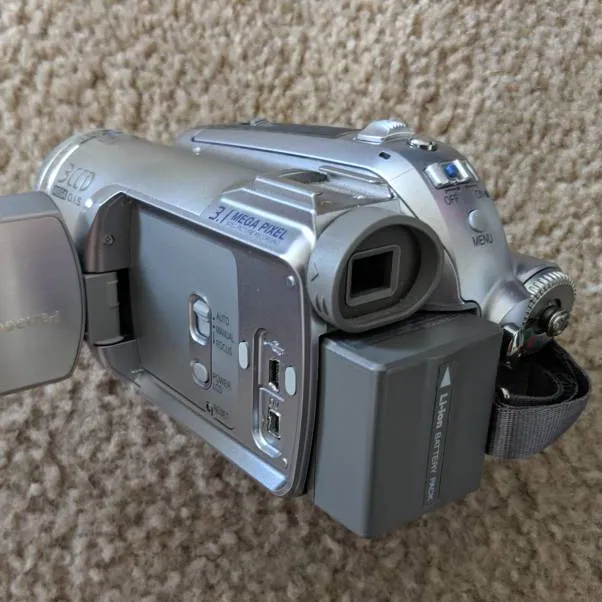 Panasonic PV-GS300 Video Camera photo 4