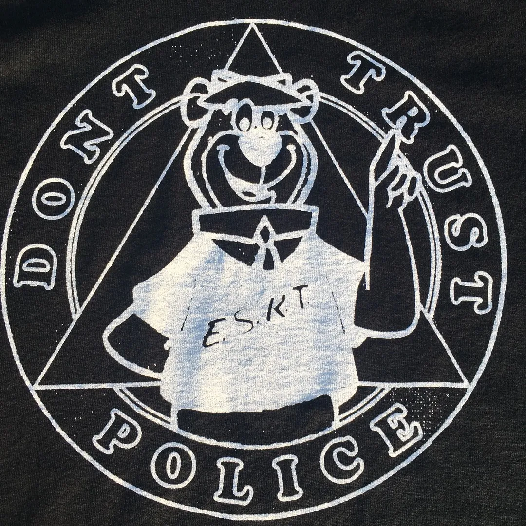 DONT TRUST POLICE TEE photo 3