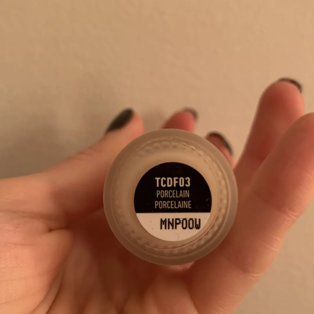NYX TOTAL CONTROL DROP FOUNDATION photo 5