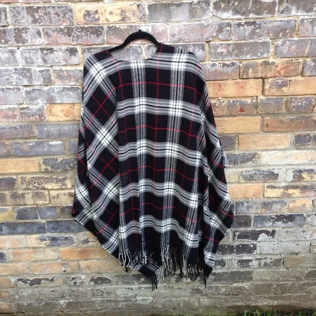 *PENDING TRADE* Checkered Cloak/shawl/poncho photo 3