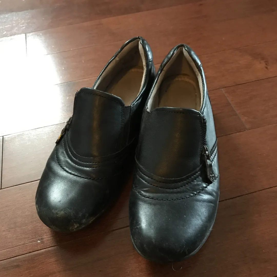 6.5 Naturalizer Leather Slip On Shoes photo 1