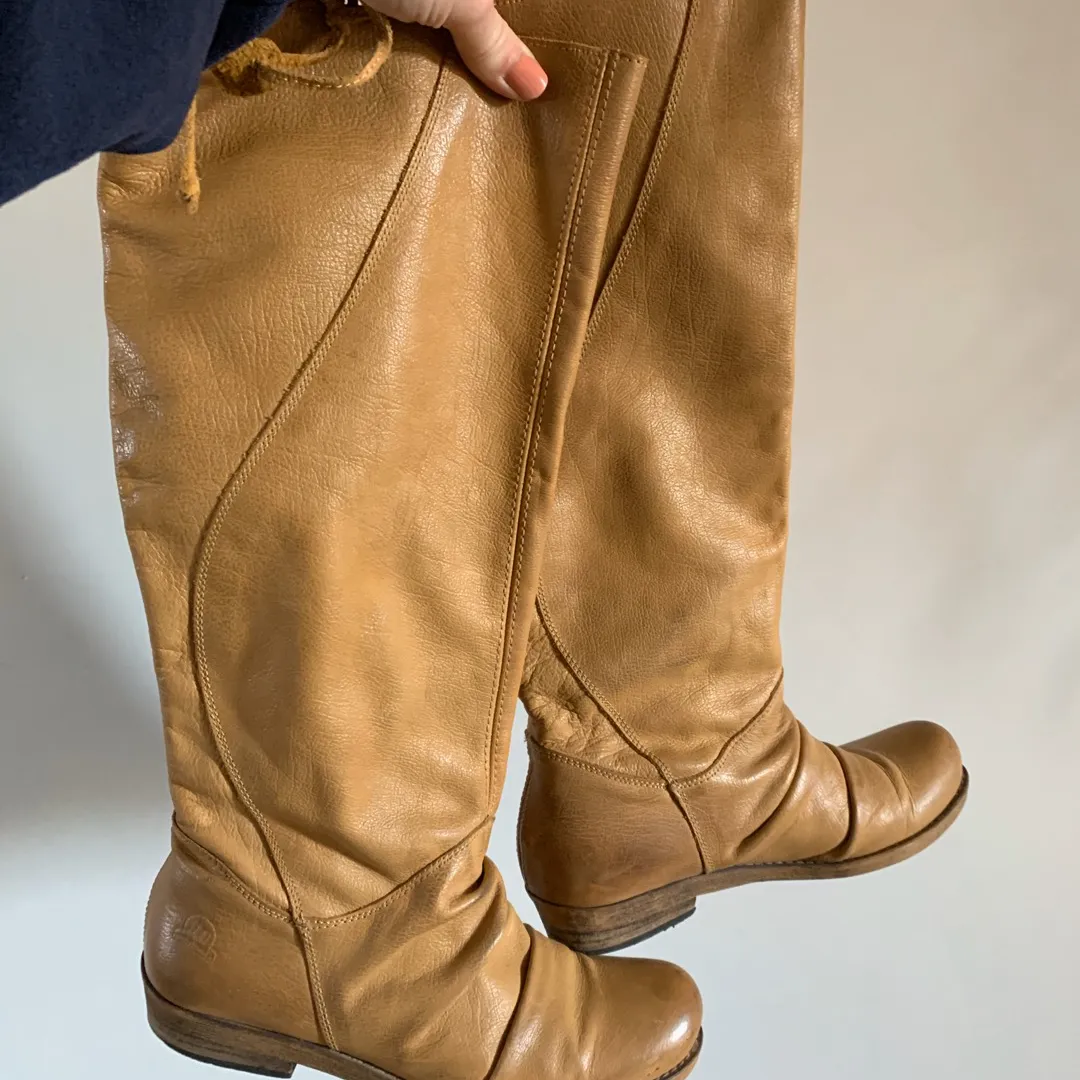 Size 8 Beautiful Leather Boots photo 1
