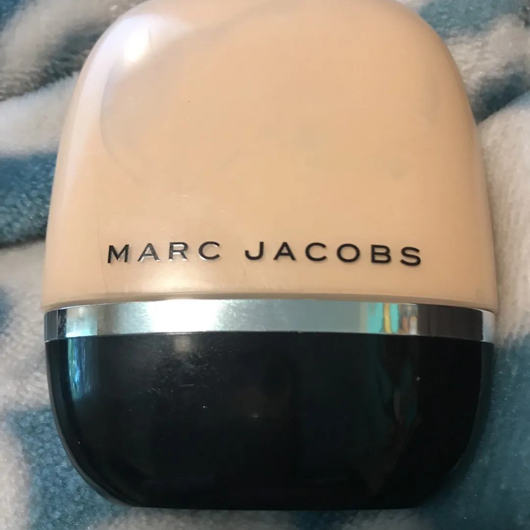 Marc Jacobs Youthful Look Long wear Foundation photo 1
