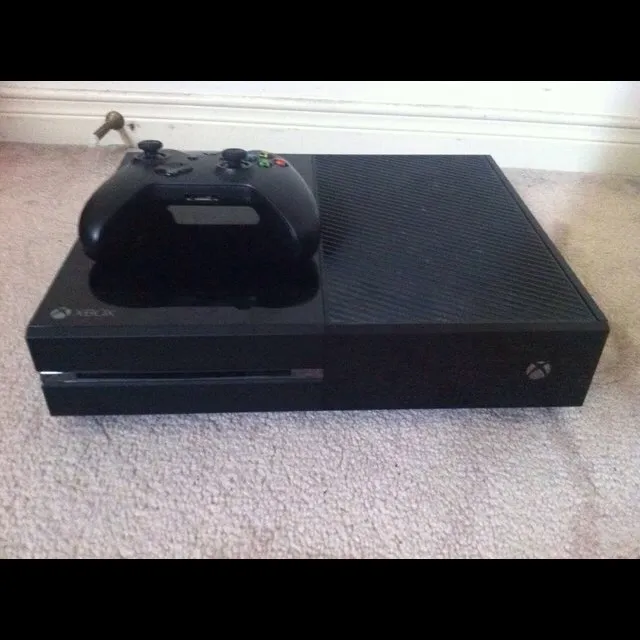 Xbox One + Controller photo 1
