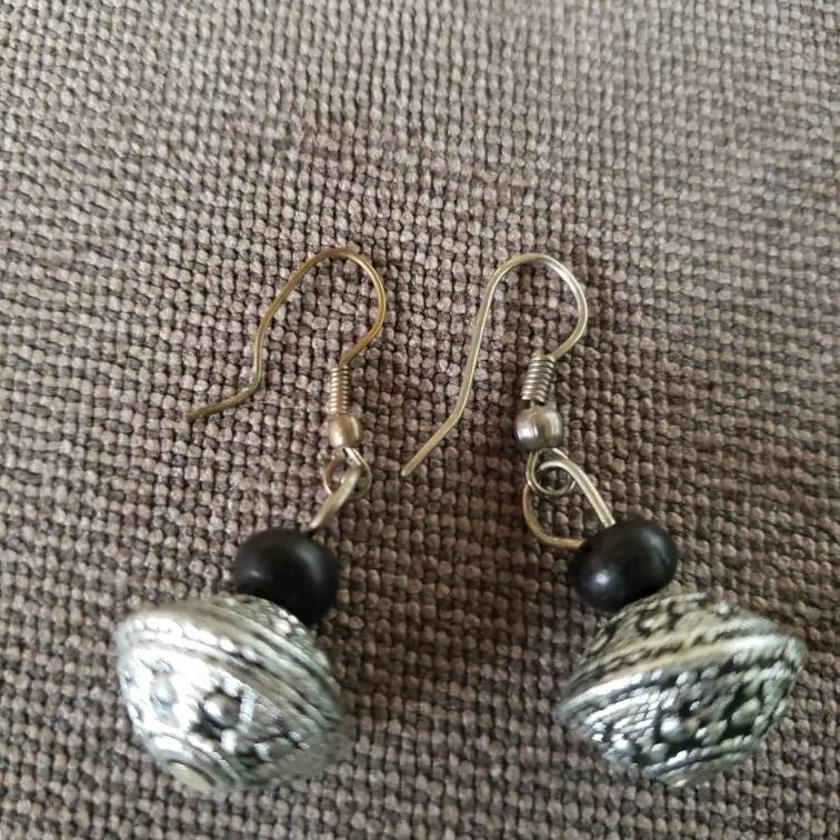 Silver/black Earrings photo 1
