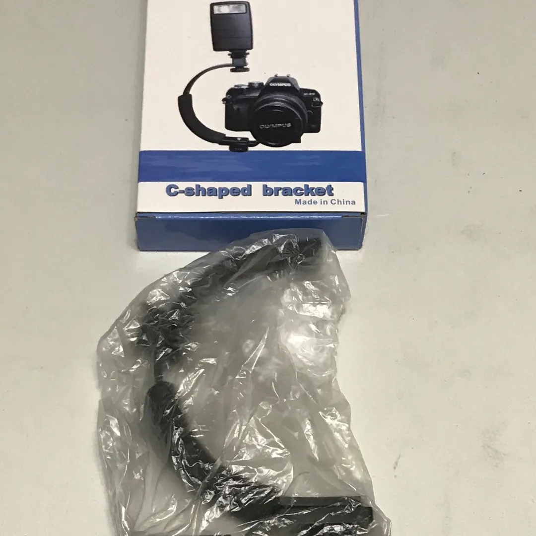 C-Shaped Bracket for Video or Photo Light photo 1