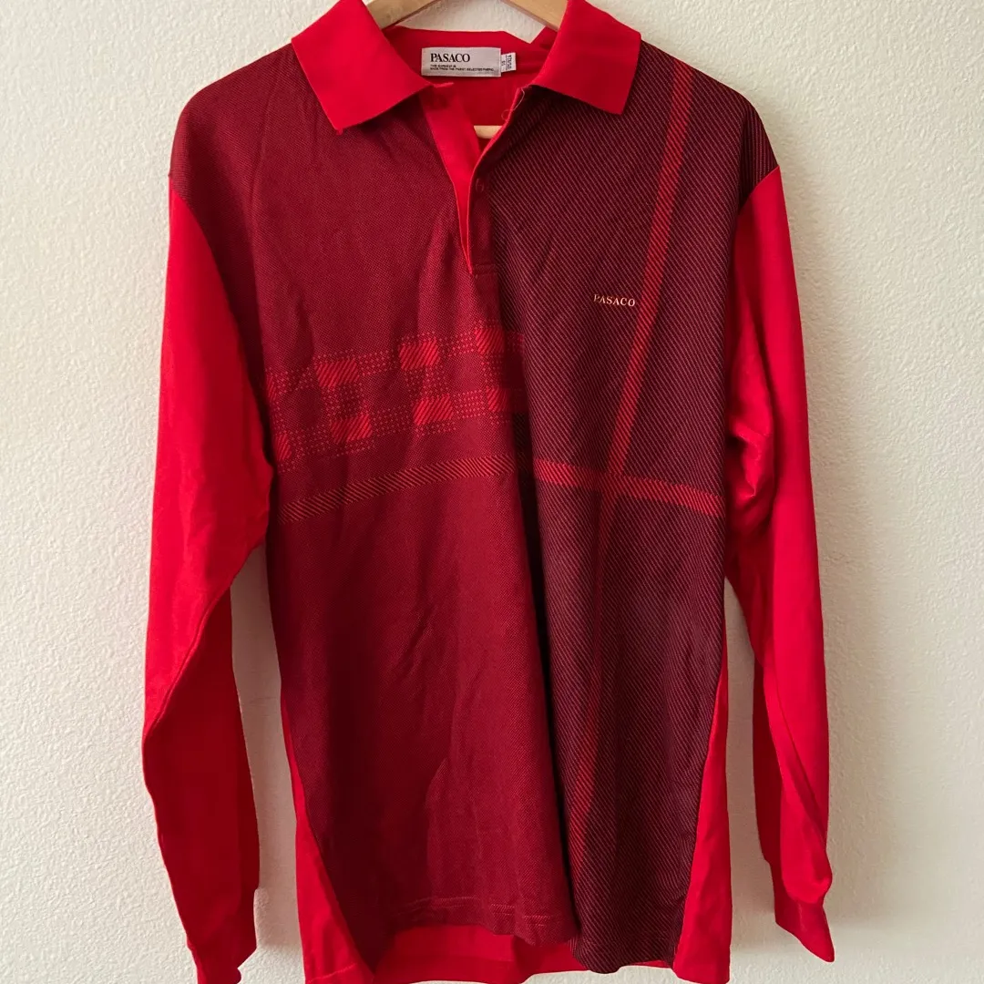 Long Sleeves Red Collar Shirt photo 1