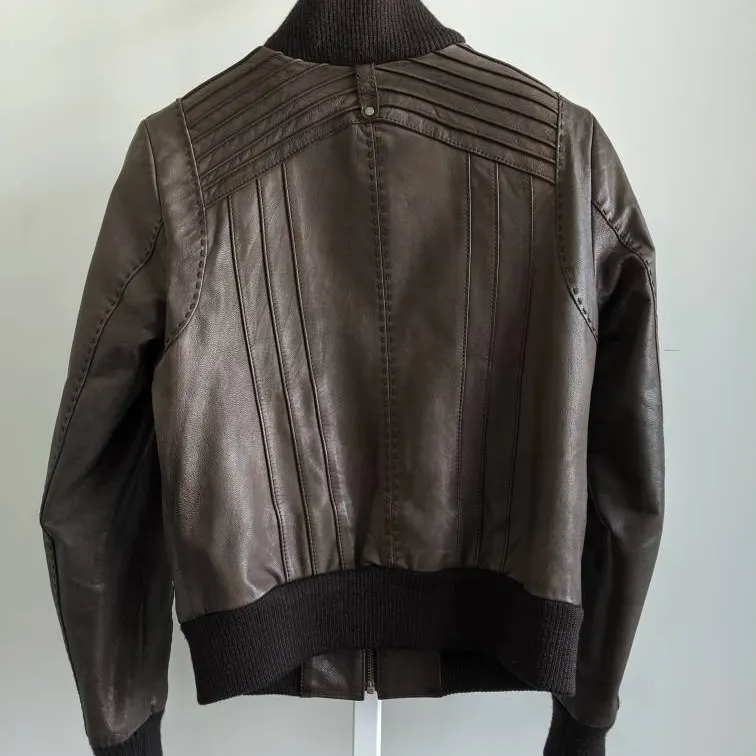 Danier Ladies Leather Jacket XS/S Mint Condition photo 3