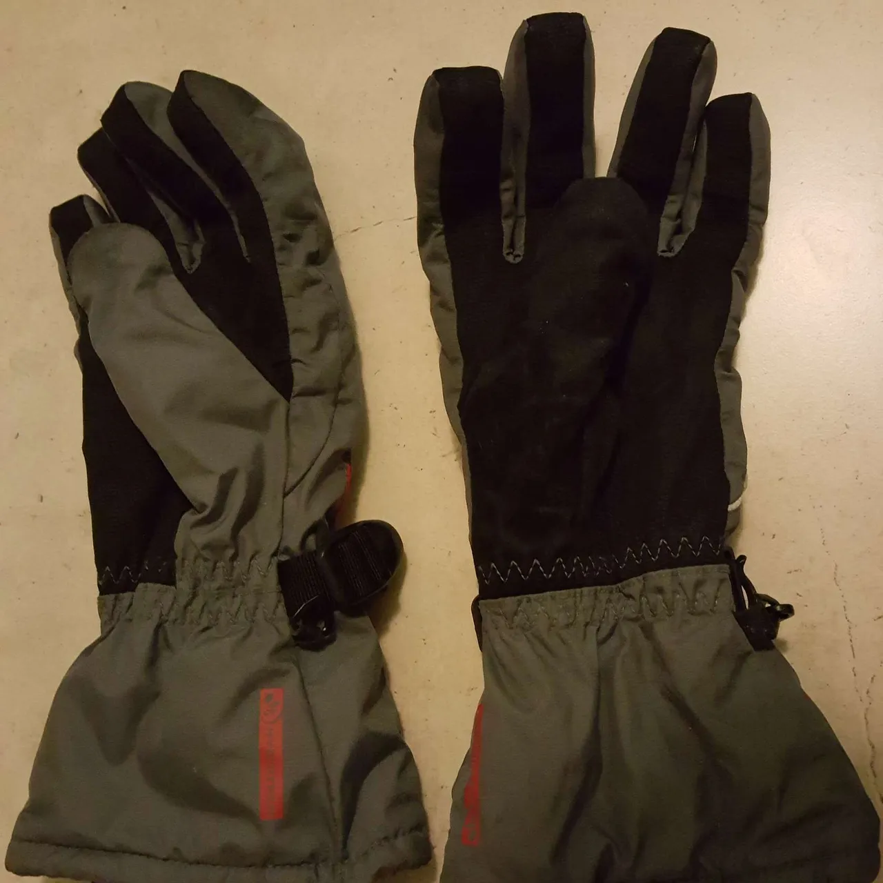 Quechua gloves -- high quality brand, size M photo 3